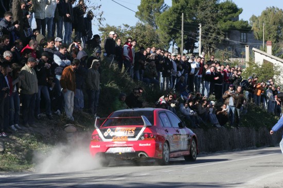descrizione: n.11 <b>PATTI Giuseppe - PITRUZZELLA Mariarita
</b><br />Vettura: <b>Mitsubishi Lancer Evo IX
</b><br />Gr.Cl. <b>N4
</b><br />Scuderia <b>Phoenix
</b>
immagine: 2006/NE8H0062.jpg